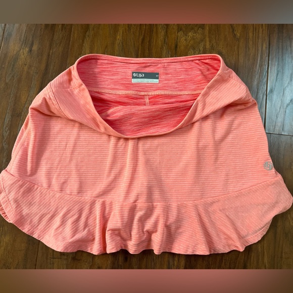 Lija pickleball skirt, Like new, peach color, Small, Tennis, Golf - Picture 4 of 6